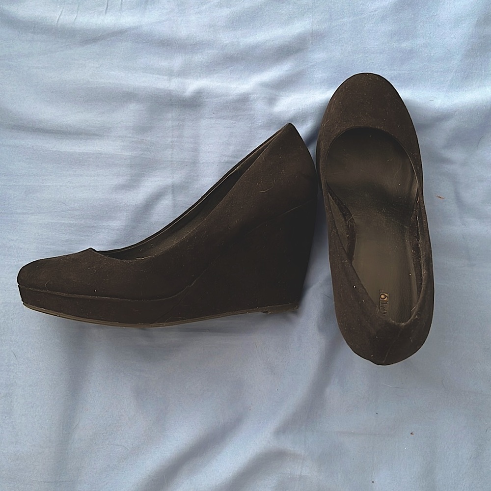 Suede black wedge platform heels